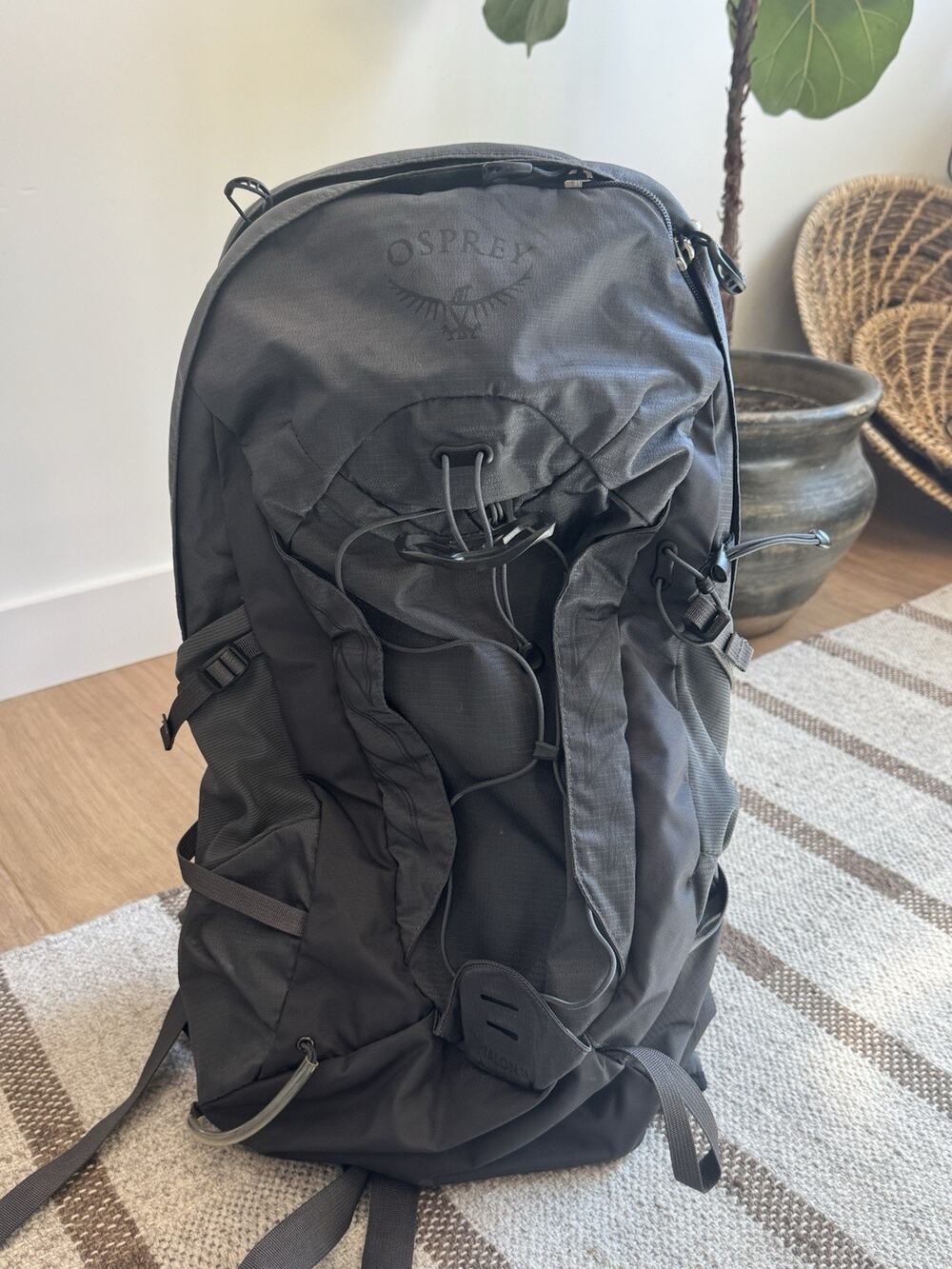 Osprey Talon 11 Backpack Black L/XL Men’s Hiking Gorpcore Bladder Compatible